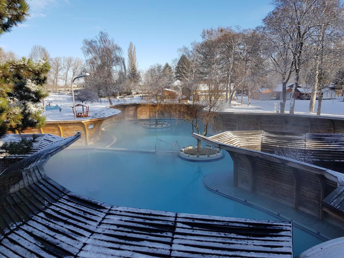 Thermal Apartmanhaz Komárom Dış mekan fotoğraf